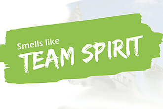 Weißer Schriftzug auf hellgrünem Grund: "Smells like TEAM SPIRIT".